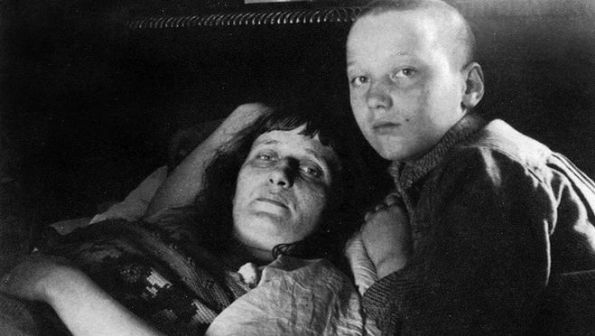 Сын Лев Гумилёв с мамой Сын Лев Гумилёв с мамой