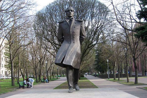 Памятник Михаилу Лермонтову в Ставрополе