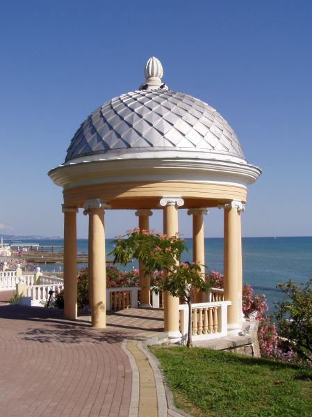 Sochi_Beach_arbour.jpg