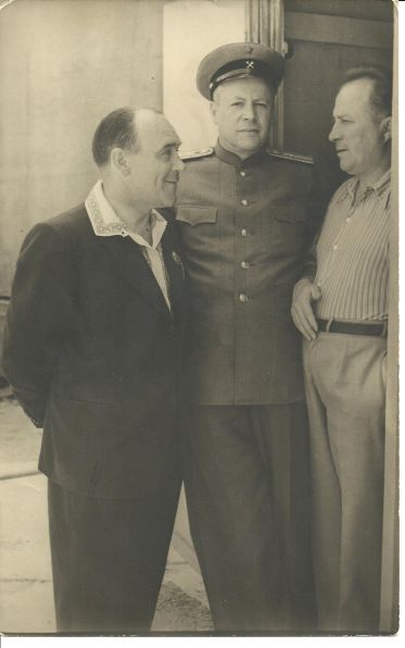 Борис Эдэр (на фото слева)